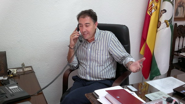 joaquin hablando telefono chirin