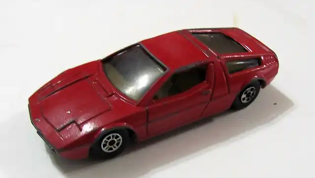 109 Maserati Bora rojo