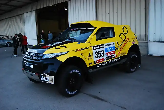 Desert-warrior-3-at-dakar-2013-scrutineering-10