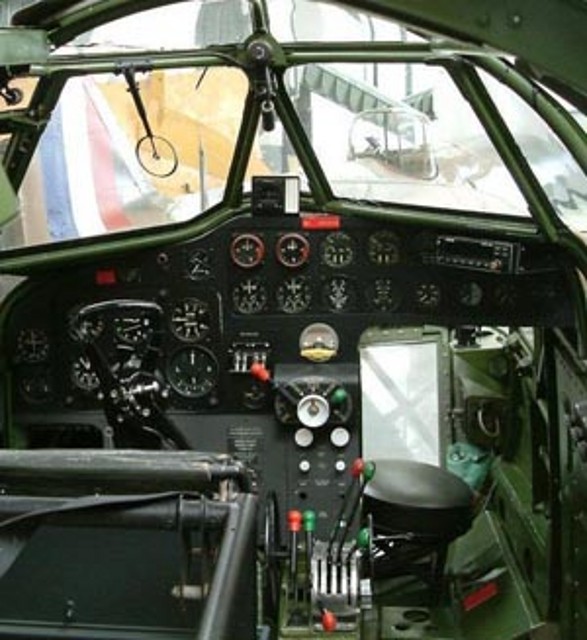 800px-Bristol_blenheim_cockpit[1]