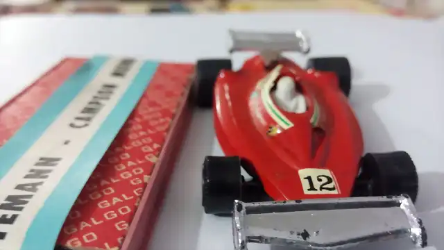 F1 Ferrari 312 T2 ruedas A con cinta