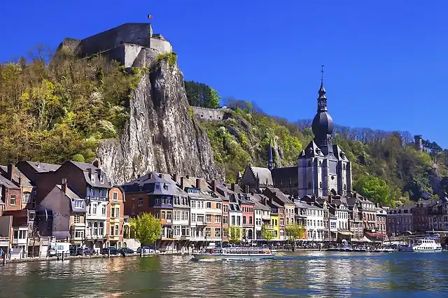 dinant-belgica-los-pueblos-mas-bonitos-de-europa-phalbm24587257_w660