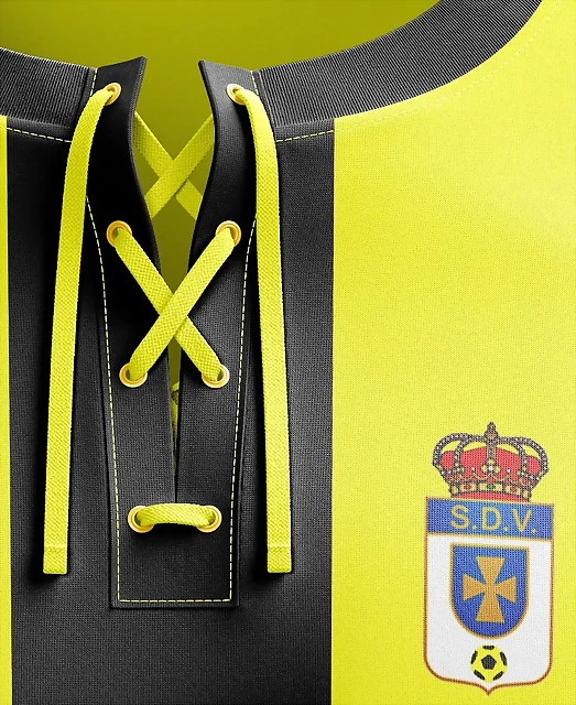 camiseta cuello cordones
