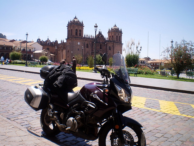 Descansando en la plaza de Cusco