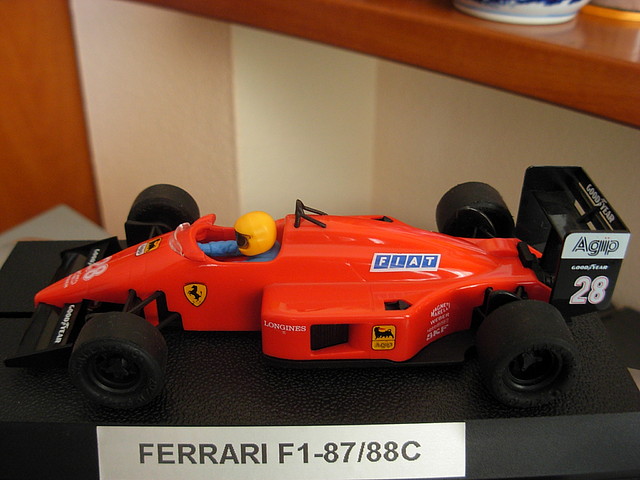 32 FERRARI F1-87-88C