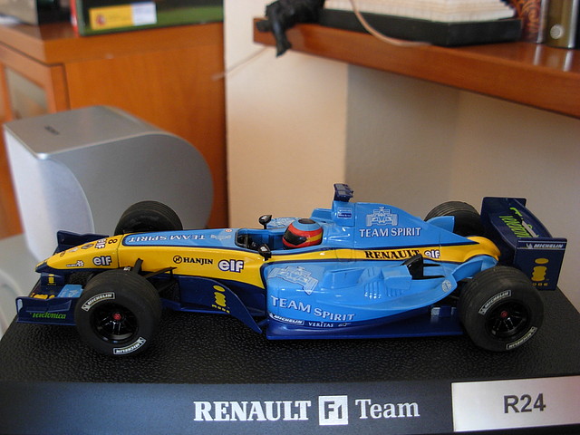 03 RENAULT R24