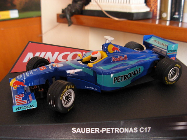 01 SAUBER PETRONAS C17