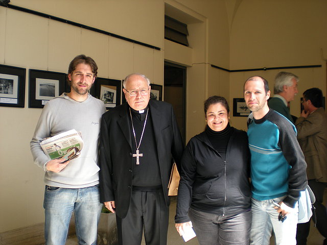 Andrs, Tamara y Armando con el Monseor Arancedo