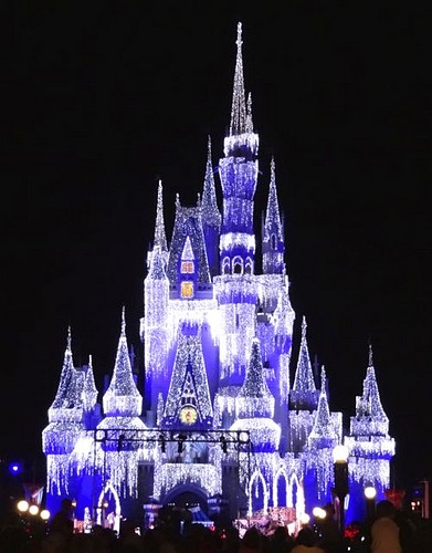Cinderella-Castle-Dream-Lights-at-Magic-Kingdom-in-Walt-Disney-World-2012-3