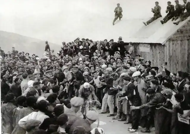 1934 - Tour. 17? etapa, Magne primero en el Aspin