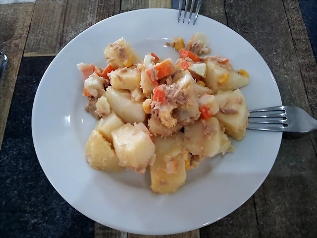 Papas aliñas con huevo duro Papas aliñas con huevo duro