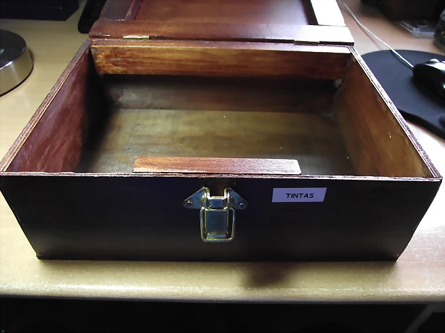 sailor y caja plumas 012