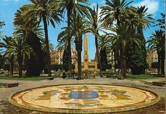 plaza españa escudo  en Melilla, que es ESPAÑA