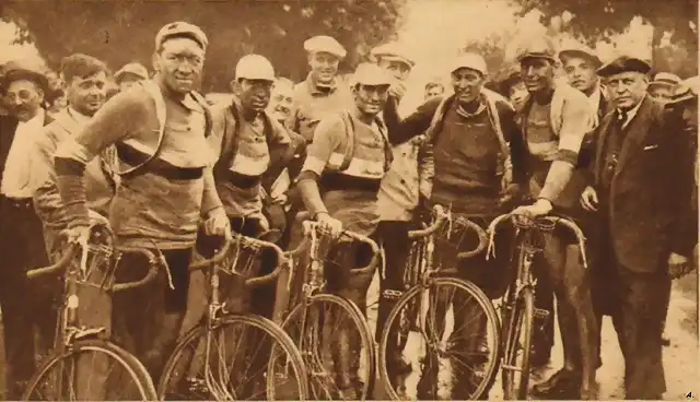 193. 1930 - Tour. 16? etapa, el equipo franc?s en la meta, Bidot, A. Magne, P. Magne, Leducq y Ch. P?lissier