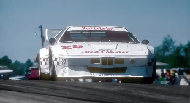 BMW M1 - Red Lobster - 00b