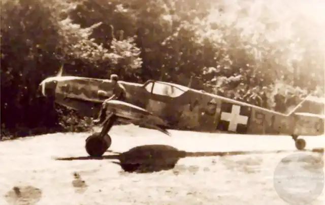 Messerschmitt-Bf-109G6-RHAF-7.101-Puma-V3+91-Veszprem-Hungary-1944-01