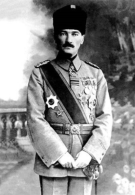 Mustafa_Kemal_Atat?rk_(1918)