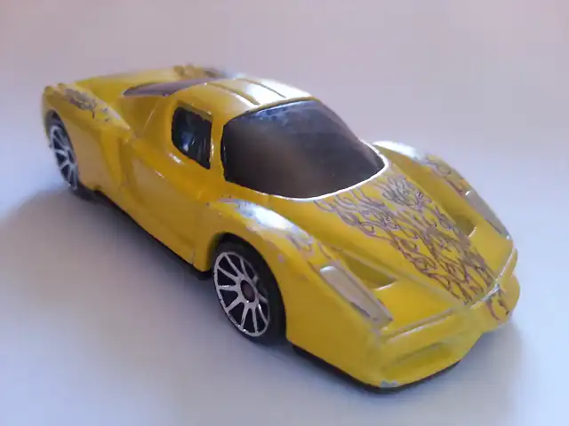 FERRARI ENZO (yelow)