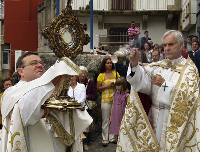 Procesión Corpus Christi A Guarda - Pluvial Blanco - Incensario - Custoria