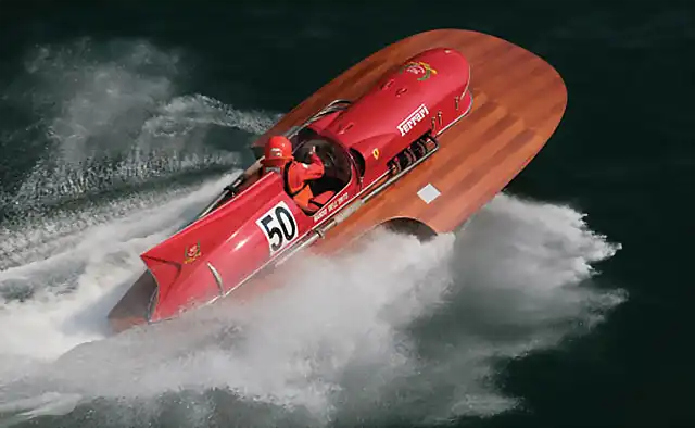 IW_Ferrari_Hydroplane_10