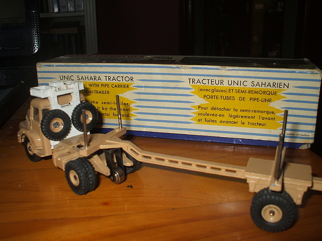 DFinky Toys Tractor Unic Sahara (2)