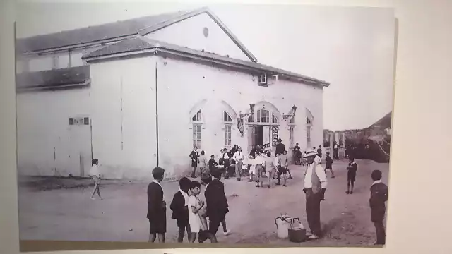 Teatro en Rio Tinto Pueblo-principio de siglo XX.jpg