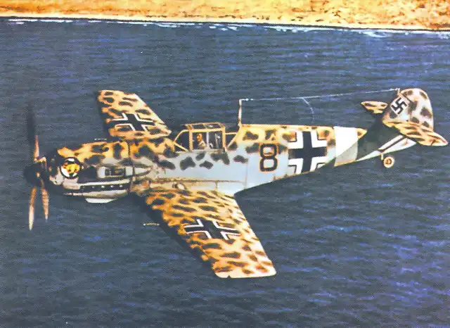 Bf-109E7Trop-8_JG27-(B8+)-Elles-Libya-1941