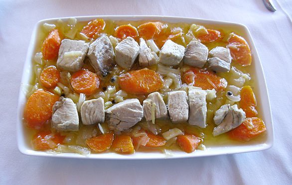 Escabeche de atn con tomate