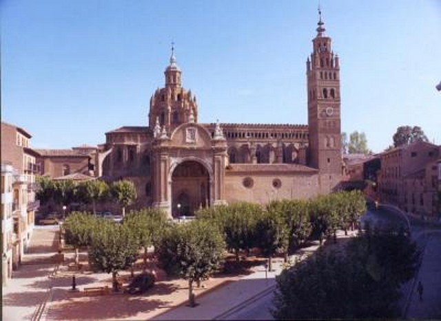 Vista tarazona catedral al fonfo Vista tarazona catedral al fonfo