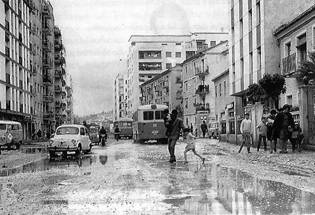 Avenida-de-Dilar-antigua.-A-la-izquierda-Calle-Santa-Clara.-Zaidin.-Granada