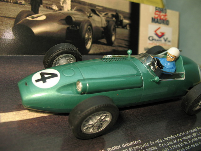 ASTON MARTIN DBR4 (5)