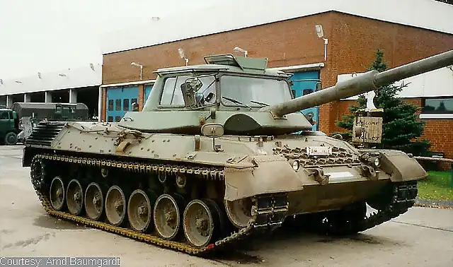Fahrschulpanzer Leopard 1 acristalado. Con muy buena visin del entorno de combate