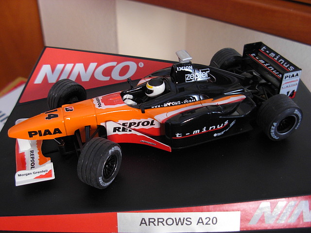 02 ARROWS A20