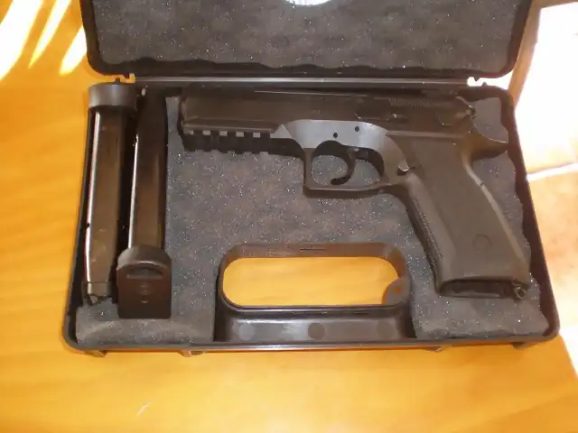 CZ 75 SP-01 PHANTOM (8).JPG