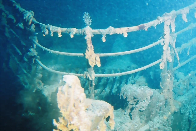 bow-of-titanic bow-of-titanic