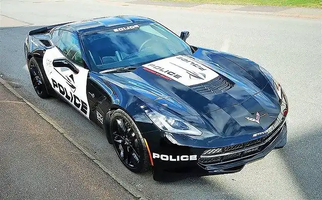 chevrolet-corvette-stingray-policia_02