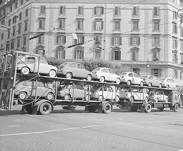 Rom - Neue Lieferung von Fiat 600, 28.Mai 1955