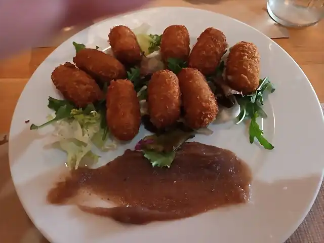 Croquetas de Cabrales con crema de castaas - Consolacin -