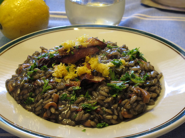 Arroz negro con Chipirones