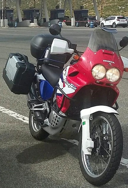 XRV750 con maletas