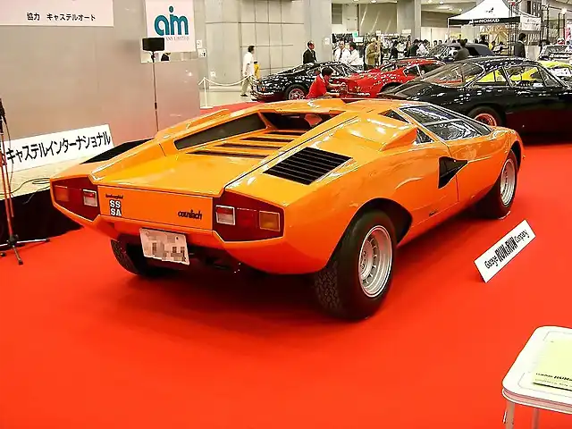 800px-Lamborghini_Countach(rear-side)