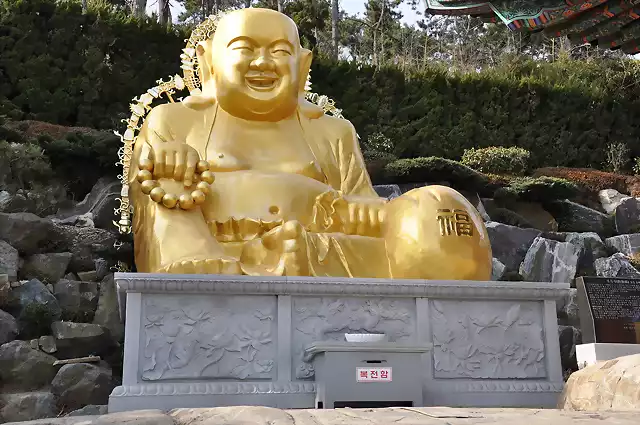 27-haedong-yonggungsa-temple-gold-happy-buddha