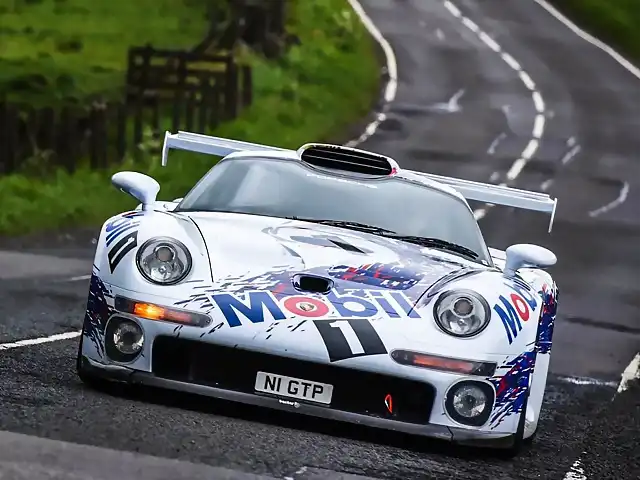 porsche_911_gt1_775_01bd00ac05590404