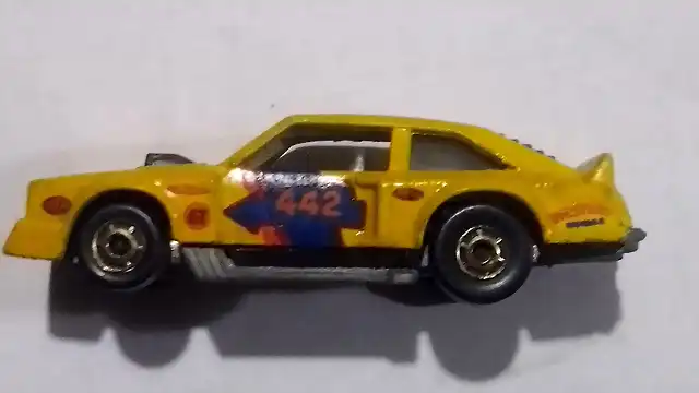 Flat Out 442 HOT WHEELS (1)