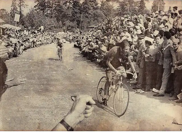 1968 - Cto. del Mundo. Momento decisivo en que demarra Vittorio Adorni y Rik Van Looy no puede seguir