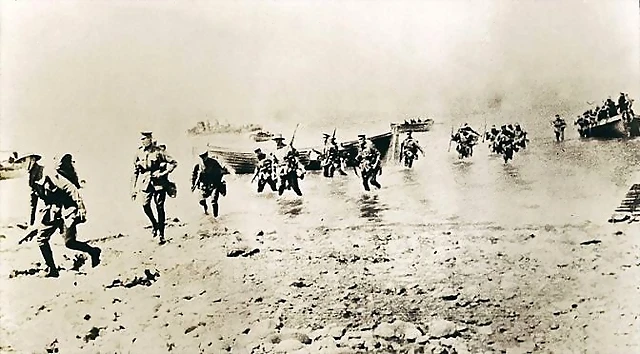 new_zealand_troops_first_setting_foot_at_gallipoli_taken_by_joseph_mcbride