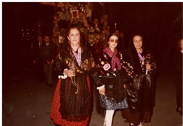 VESTIDA DE BATURRA OFRENDA 1975