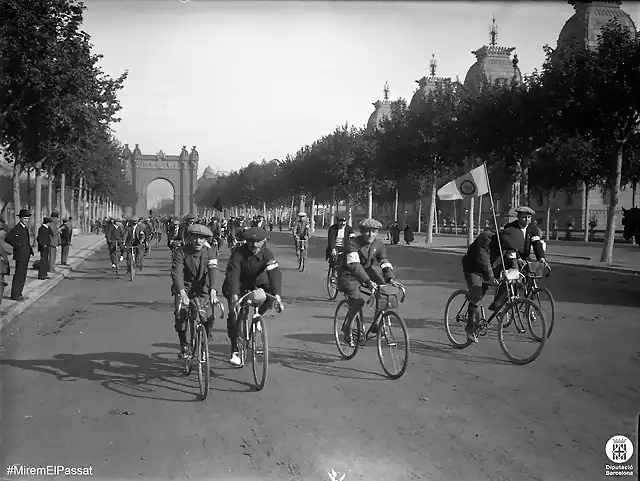 Ciclistes antics. Cicloturistes per barcelona