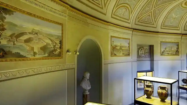 Sala Museo Gregoriano Etrusco emiciclo