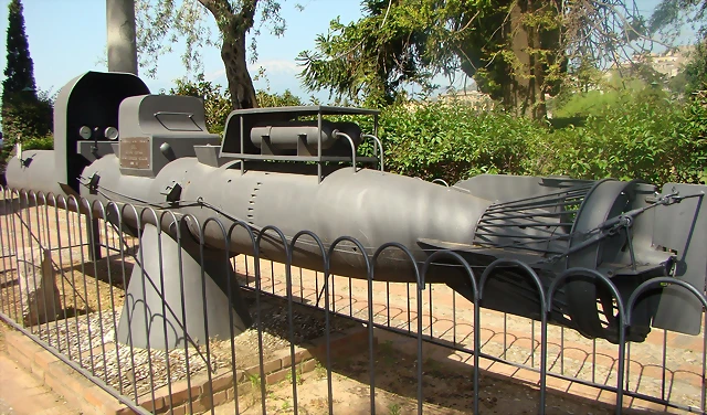 Monumento al Maiale torpedo humano en la Villa Comunale en Taormina